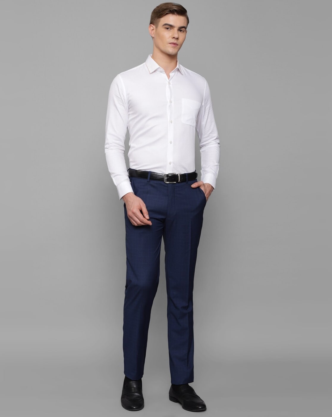 Buy LOUIS PHILIPPE SPORTS Black Solid Cotton Blend Tapered Fit Mens Trousers  | Shoppers Stop