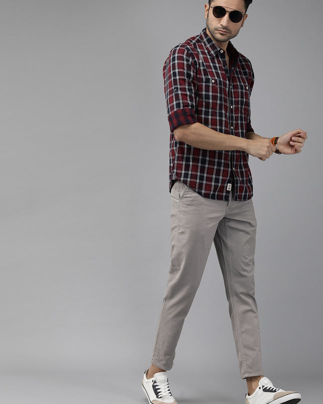 Roadster The Lifestyle Co Men Grey Budford Tapered Fit Solid Chinos - MALL